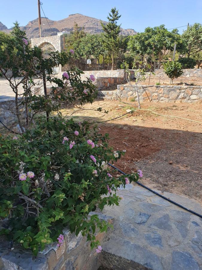 Villa Petrino Tsoútsouros Buitenkant foto
