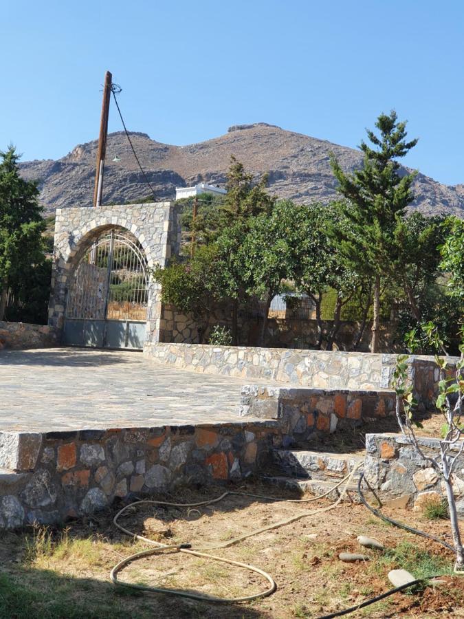 Villa Petrino Tsoútsouros Buitenkant foto