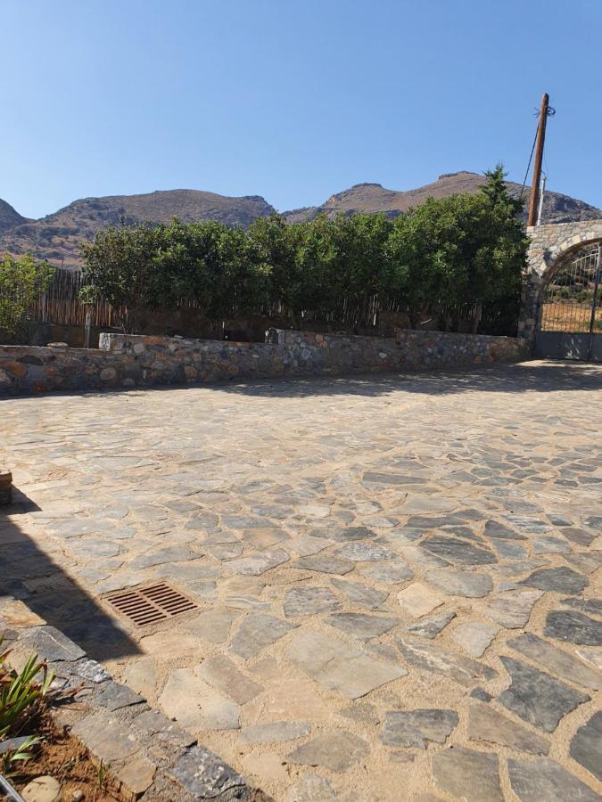Villa Petrino Tsoútsouros Buitenkant foto